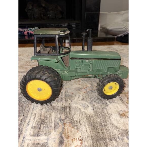 Vintage Well John Deere Die Cast 1/16 Scale 512-7214A - Picture 1 of 5